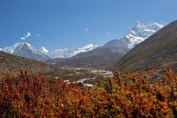 Trail to Chukung village, Everest region