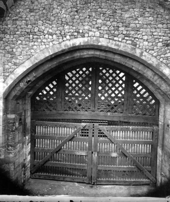 Framed Print : Traitors Gate Framed Print : Traitors Gate