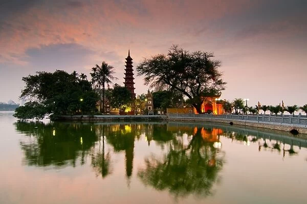 Tran Quoc pagoda in sunset