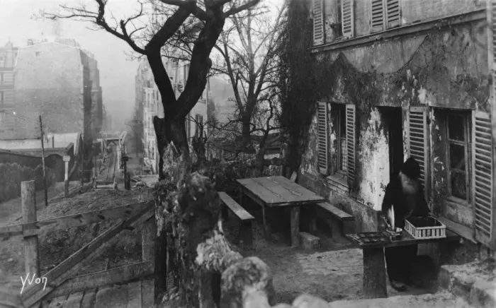 Framed Print : Tranquil Montmartre Framed Print : Tranquil Montmartre
