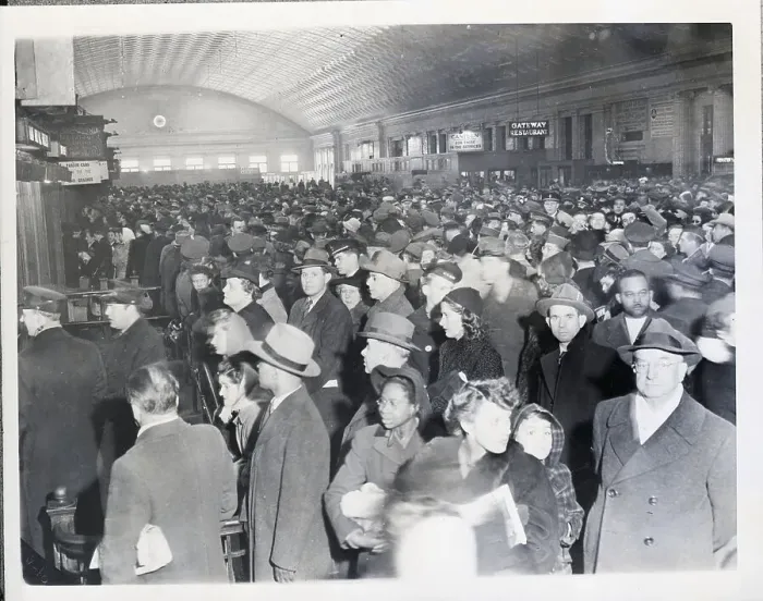 Framed Print : Travelers in Union Station Framed Print : Travelers in Union Station