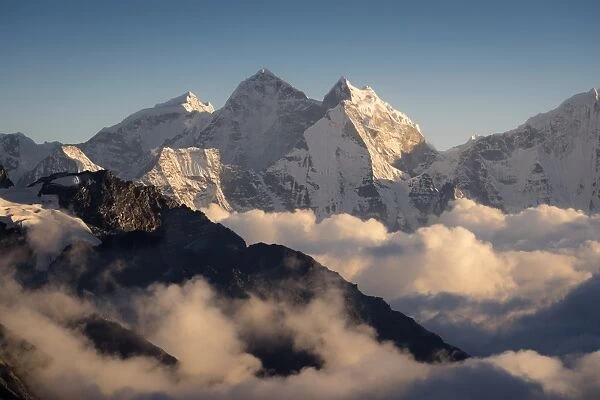 Trekking trail to Everest base camp, Everest region