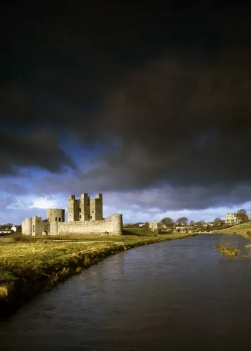 Framed Print : Trim Castle and River Boyne under heavy clouding in County Meath, Ireland
