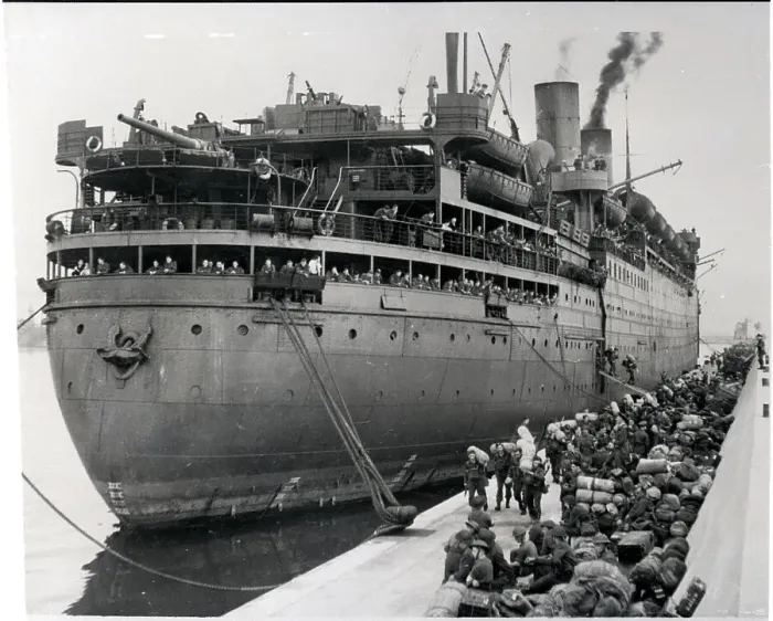 Framed Print : Troops Disembark In Algiers Framed Print : Troops Disembark In Algiers