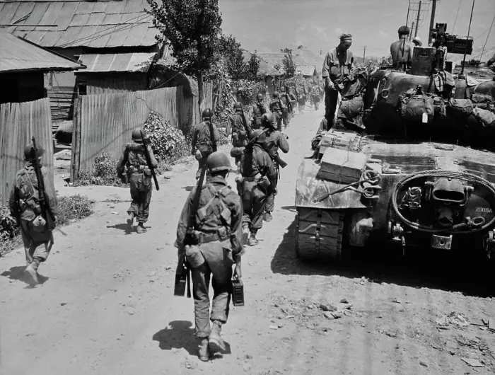 Framed Print : US Troops In Korea, 1950 Framed Print : US Troops In Korea, 1950