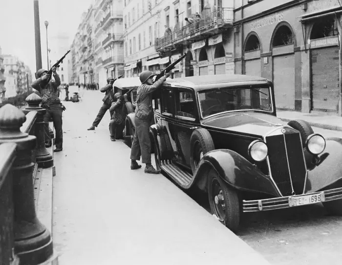 Framed Print : US Troops Tackle Snipers After Taking Algiers 1942