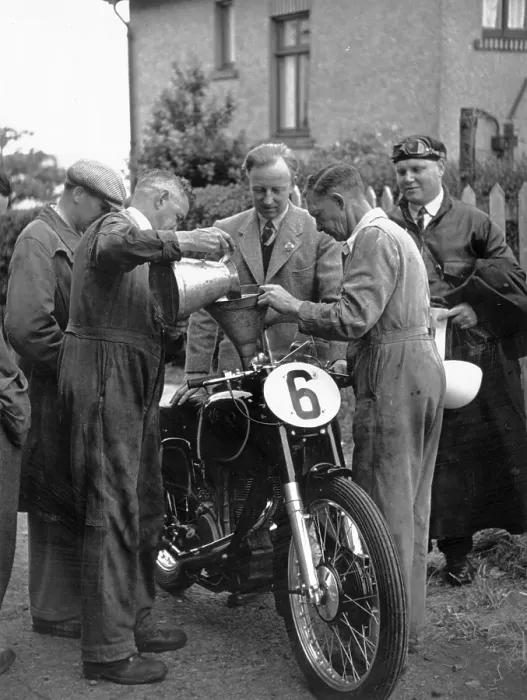 Framed Print : TT Races. 9th June 1950: Checking and refuelling one of the motorbikes Framed Print : TT Races. 9th June 1950: Checking and refuelling one of the motorbikes