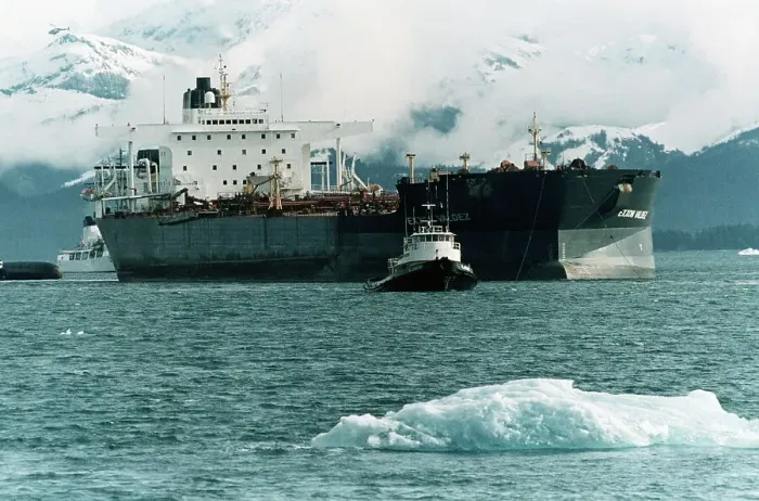Framed Print : Tugboat Pulling Exxon Valdez