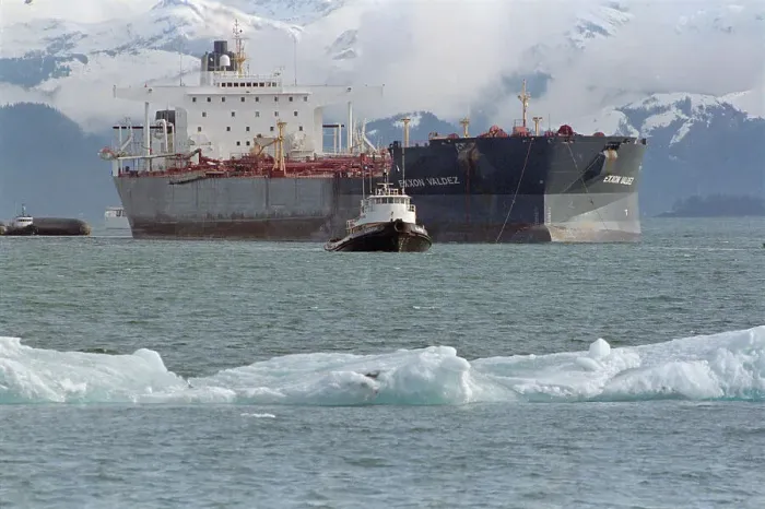 Framed Print : Tugboat Pulling Exxon Valdez Framed Print : Tugboat Pulling Exxon Valdez