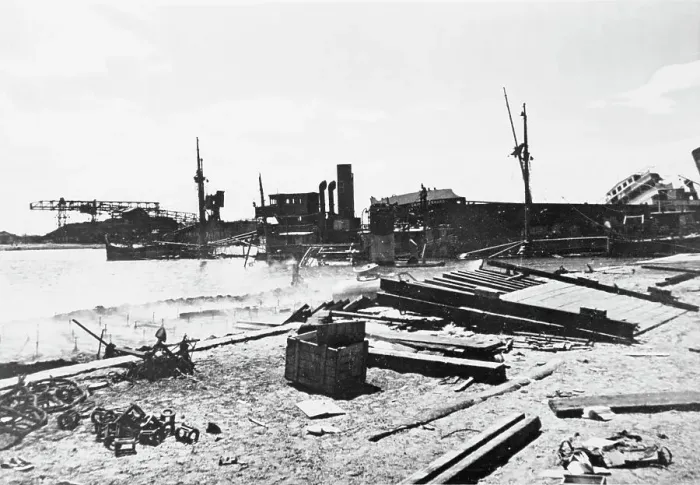 Framed Print : Tunis Harbour, 1943 Framed Print : Tunis Harbour, 1943
