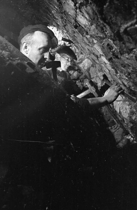 Framed Print : Tunnel Workers
