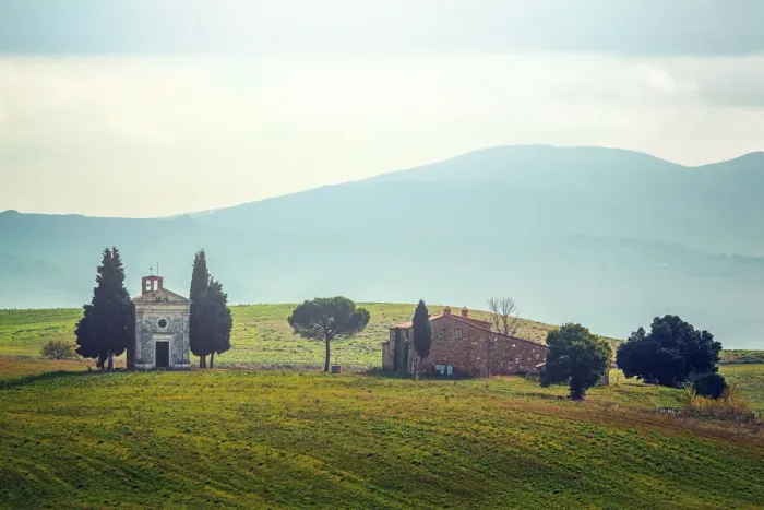 Framed Print : Tuscan landscape with the Capella di Vitaleta