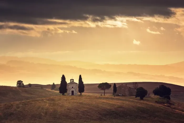 Framed Print : Tuscan landscape with the Capella di Vitaleta