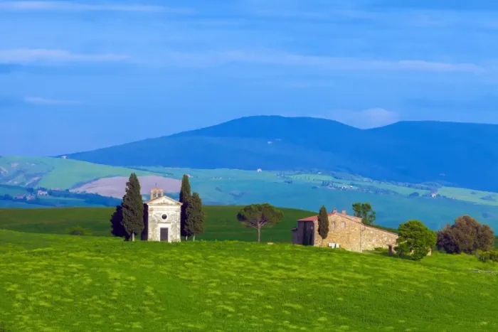 Framed Print : Tuscan landscape with the Capella di Vitaleta Framed Print : Tuscan landscape with the Capella di Vitaleta