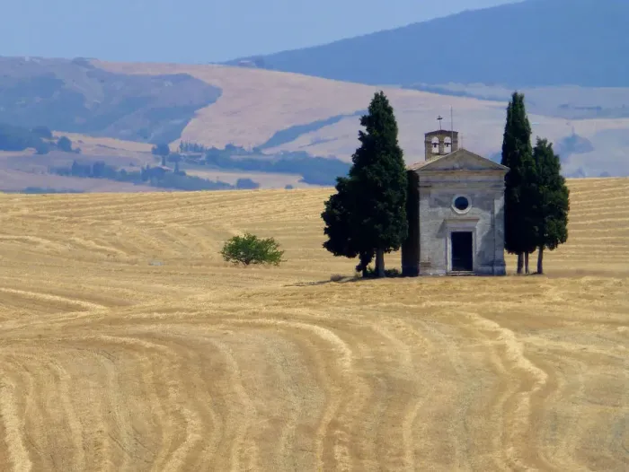 Framed Print : Tuscan landscape with the Capella di Vitaleta Framed Print : Tuscan landscape with the Capella di Vitaleta