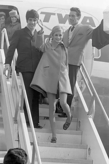 Framed Print : Twiggy Arrives at Airport