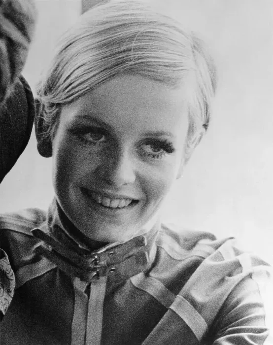 Framed Print : Twiggy In Hollywood Framed Print : Twiggy In Hollywood