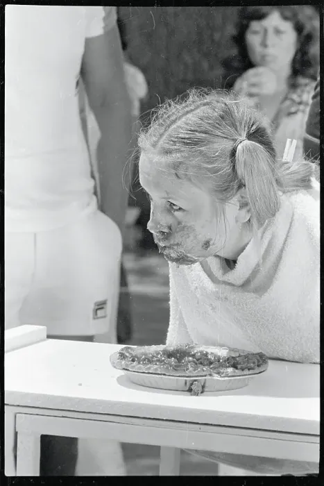 : Twiggy in a Pie Eating Contest : Twiggy in a Pie Eating Contest