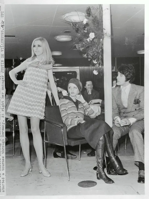 Framed Print : Twiggy Sitting in Chair at Fashion Affair Framed Print : Twiggy Sitting in Chair at Fashion Affair