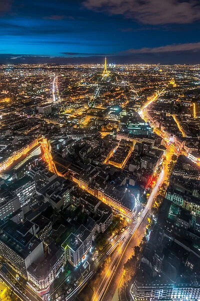 Twilight city view of Paris