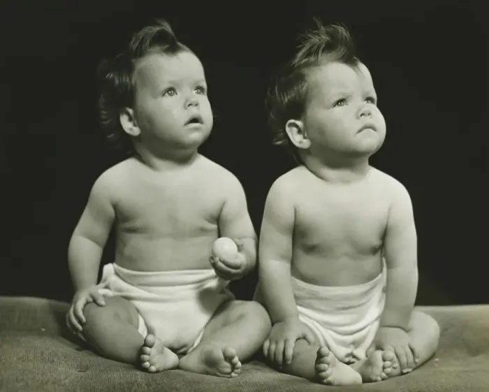 Framed Print : Twin brothers (9-12 months) sitting on blanket, (B&W), portrait