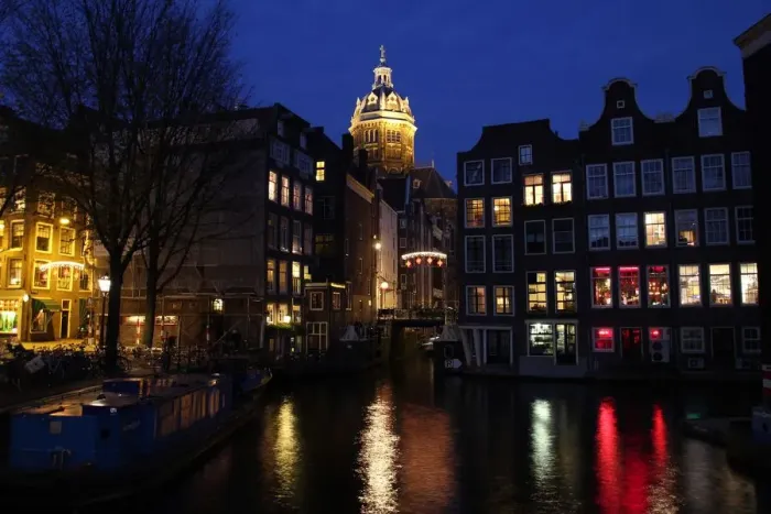 Framed Print : Typical Dutch canal houses and St. Nicholaschurch Framed Print : Typical Dutch canal houses and St. Nicholaschurch