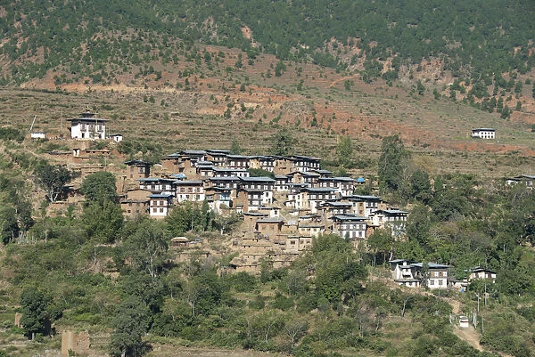 Typical village built on a hillside near Wangdue Phodrang near Punakha, Himalaya, Kingdom of Bhutan, South Asia, Asia