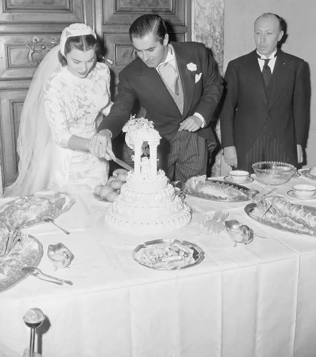 Framed Print : Tyrone Power and Bride Linda Christiian Cut Wedding Cake Framed Print : Tyrone Power and Bride Linda Christiian Cut Wedding Cake