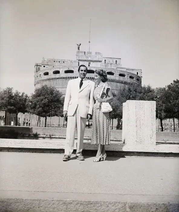 Framed Print : Tyrone Power and Fiancee Linda Christian in Rome