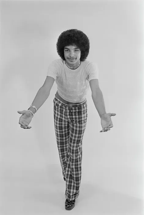 Framed Print : Tyrone Swan - Soul Train Dancer