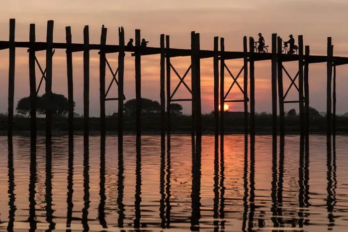 Framed Print : U Bein Bridge in the evening light, near Mandalay, Myanmar Framed Print : U Bein Bridge in the evening light, near Mandalay, Myanmar