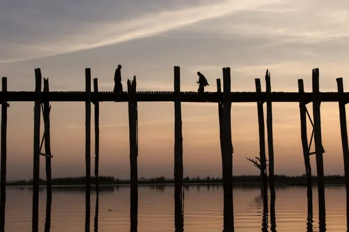 Framed Print : U Bein Bridge in the evening light, near Mandalay, Myanmar Framed Print : U Bein Bridge in the evening light, near Mandalay, Myanmar