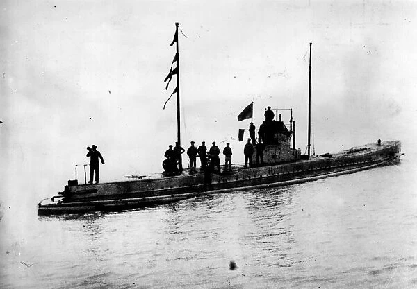 U-Boat. circa 1916: A German U-Boat. (Photo by Topical Press Agency / Getty Images)