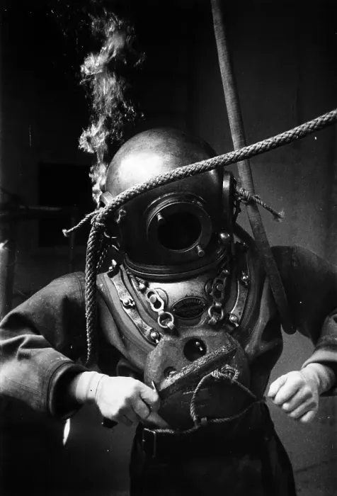 Framed Print : Underwater Diver Framed Print : Underwater Diver