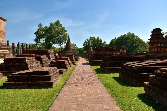 Framed Print : Unesco pedestrian walkway wat mahathat Sukhothai Thailand, Asia Framed Print : Unesco pedestrian walkway wat mahathat Sukhothai Thailand, Asia