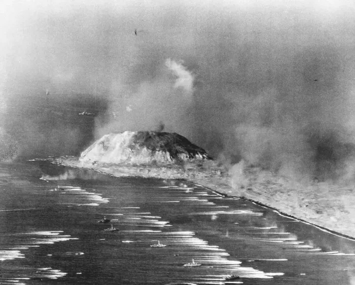 Framed Print : United States Invasion Of Iwo Jima Framed Print : United States Invasion Of Iwo Jima