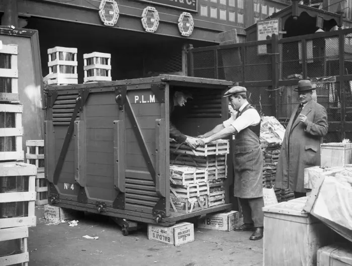 Framed Print : Unloading At Covent Garden Framed Print : Unloading At Covent Garden