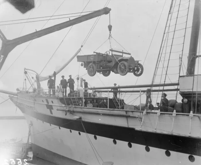 Framed Print : Unloading Erin