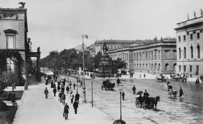 Framed Print : Unter Den Linden Framed Print : Unter Den Linden