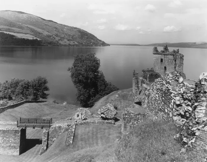 Framed Print : Urquhart Castle Framed Print : Urquhart Castle