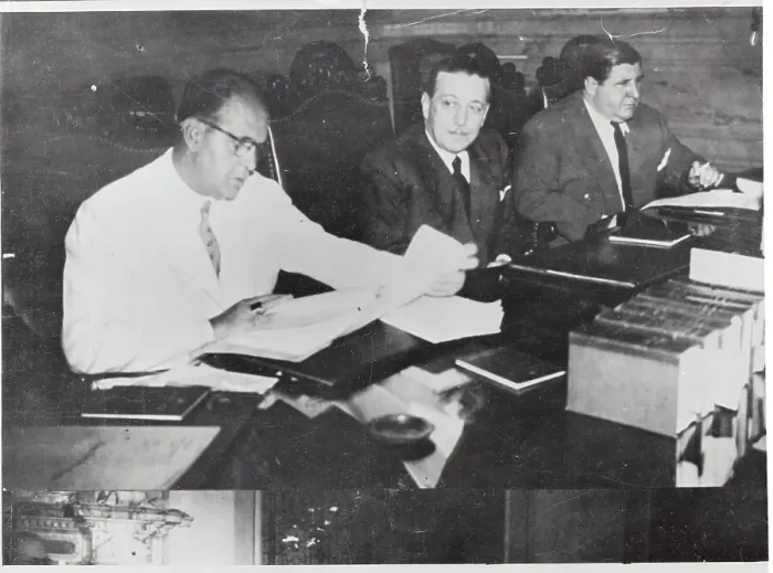 Framed Print : Uruguay's President Alfredo Baldomir Meeting with Ministers Framed Print : Uruguay's President Alfredo Baldomir Meeting with Ministers