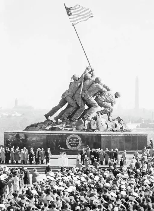 Framed Print : U.S. Marine Corps Memorial Statue Iwo Jima by Felix W. de Weldon Framed Print : U.S. Marine Corps Memorial Statue Iwo Jima by Felix W. de Weldon