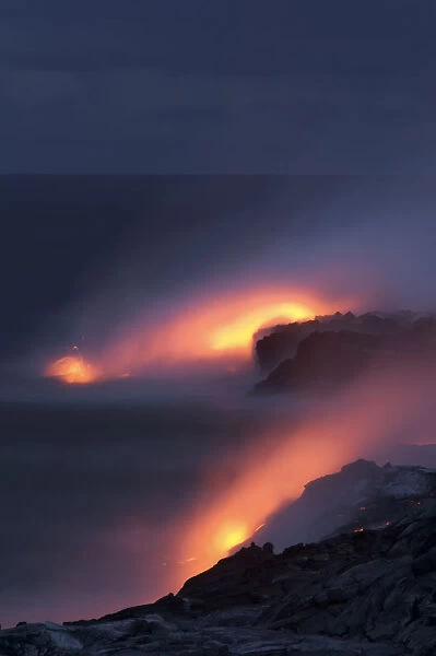 USA, Hawaii, Big Island, Hawaii Volcanoes NP, lava flow from Kilauea