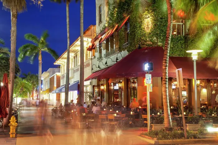 Framed Print : Usa. Miami Beach. Lincoln Road at dusk Framed Print : Usa. Miami Beach. Lincoln Road at dusk