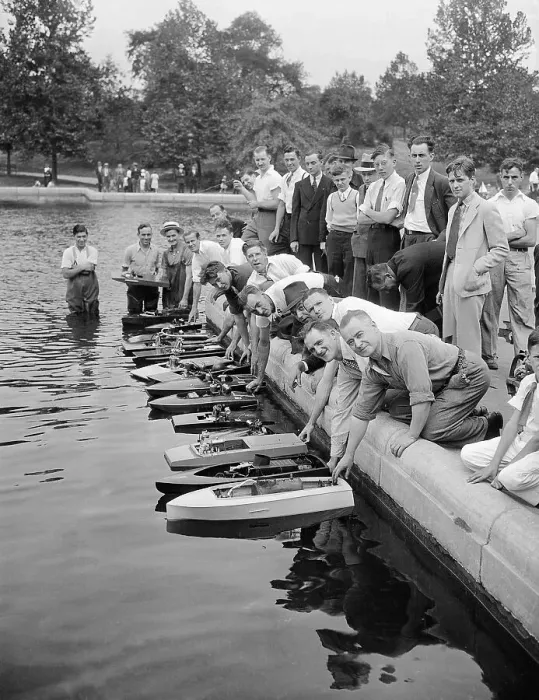 Framed Print : USA, New York City, Manhattan, Central Park, Model speedboat racers lined up for race Framed Print : USA, New York City, Manhattan, Central Park, Model speedboat racers lined up for race