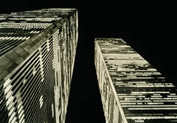 Framed Print : USA, New York City, twin towers of World Trade Center, low angle (B&W) Framed Print : USA, New York City, twin towers of World Trade Center, low angle (B&W)