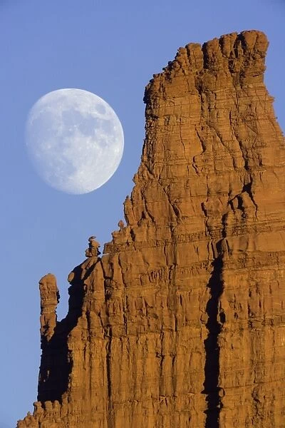 USA, Utah, Fisher Towers, moon behind Moenkopi and Cutler formations