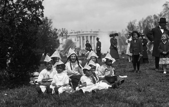 Framed Print : USA, Washington DC, Group of children in(6-7, 8-9) front of The White House Framed Print : USA, Washington DC, Group of children in(6-7, 8-9) front of The White House