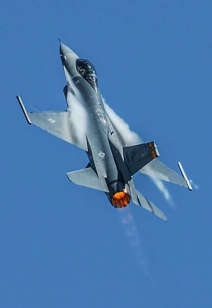 A USAF Lockheed Martin F-16C Viper going vertical in afterburner