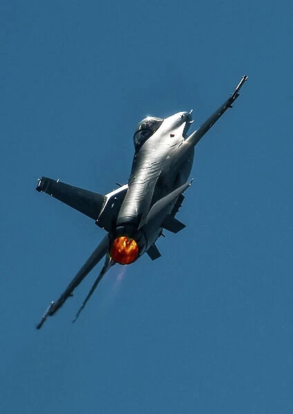 A USAF Lockheed Martin F-16C Viper going vertical in afterburner
